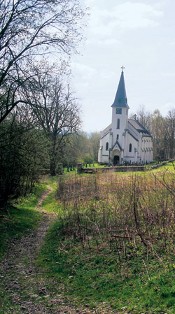 Kostel v Zadní Zvonkové nedaleko hraničního přechodu