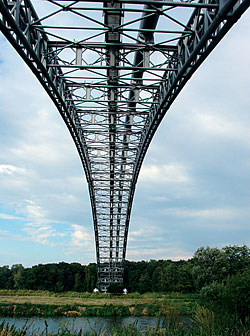 Most plynovodu před Kroměříží