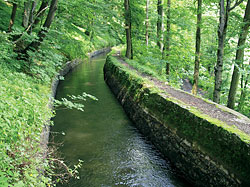 Ojedinělé vodní dílo – papírenský Weishuhnův kanál není přístupný veřejnosti po celé délce