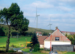 Větrné elektrárny nad obcí Nová Ves